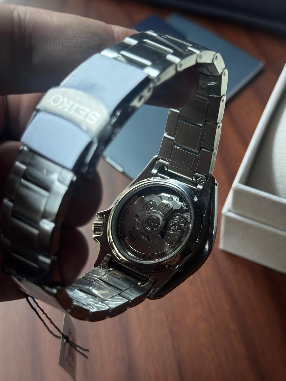 Seiko 5 Sports SRPE57